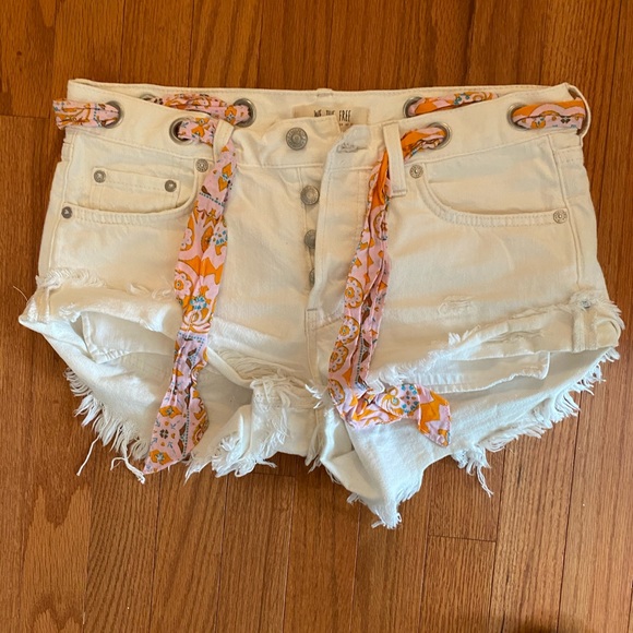 We The Free Pants - Frayed hem jean shorts